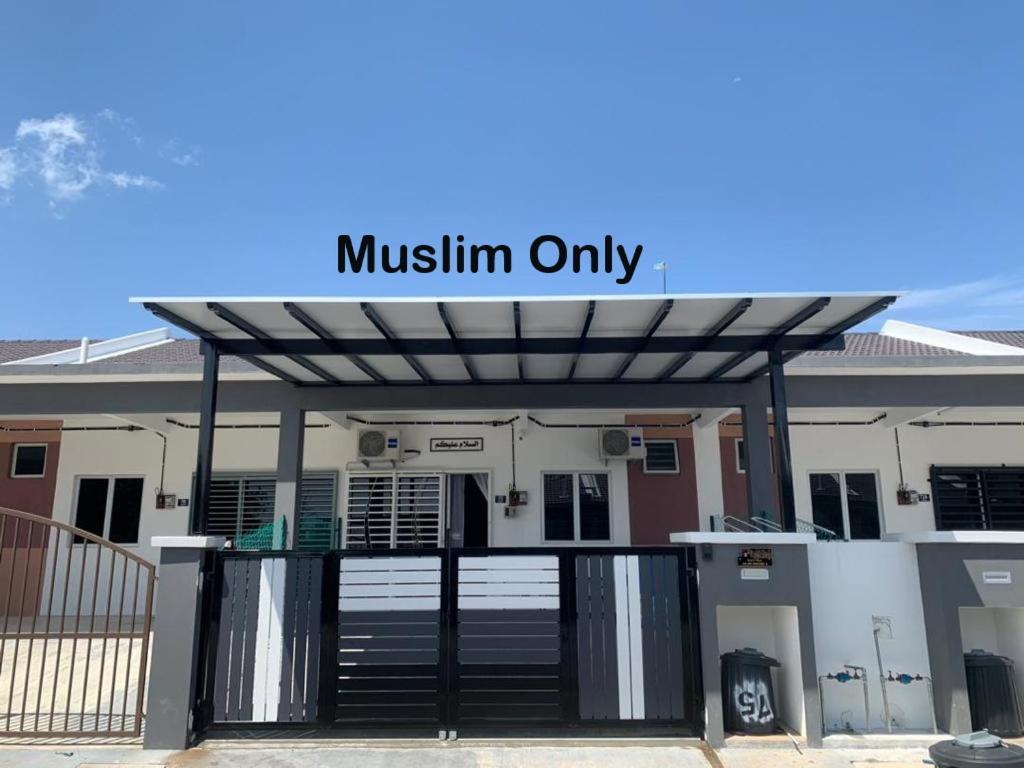 Fazlizasuite Homestay @ Teluk Kemang-Muslim Preferred Port Dickson Exterior photo