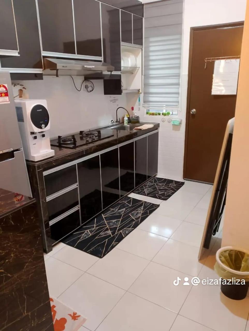 Fazlizasuite Homestay @ Teluk Kemang-Muslim Preferred Port Dickson Exterior photo