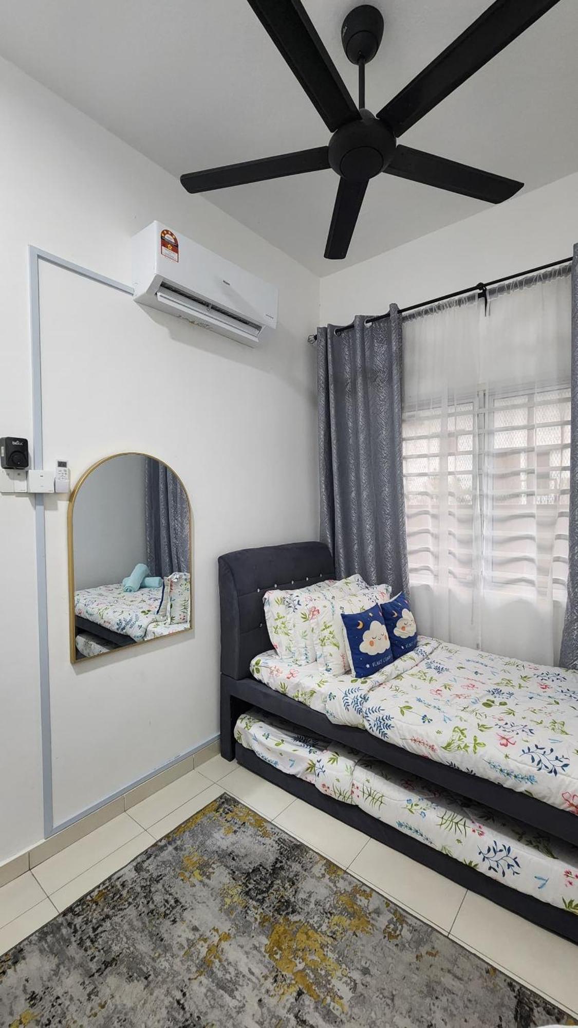 Fazlizasuite Homestay @ Teluk Kemang-Muslim Preferred Port Dickson Exterior photo
